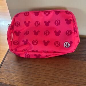 Disney x Lululemon Mickey Mouse Icon Everywhere Belt Bag (NWT)